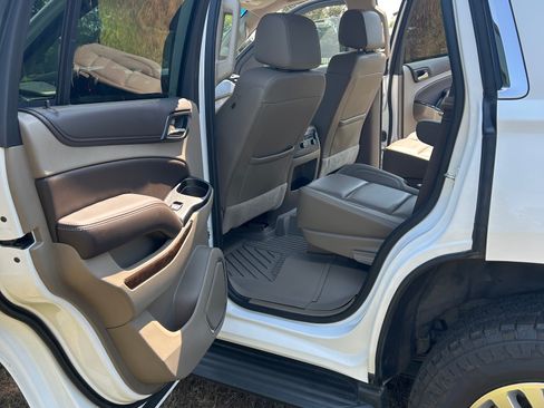 Used 2020 Chevrolet Tahoe LT w/ Luxury Package AWD/4WD image 9