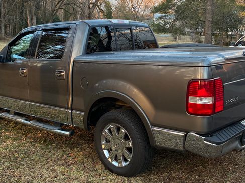 Used 2006 Lincoln Mark LT 2WD image 2