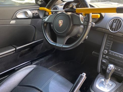 Used 2011 Porsche Cayman image 8