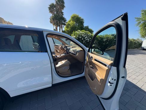 Used 2013 Porsche Cayenne Diesel AWD/4WD image 18