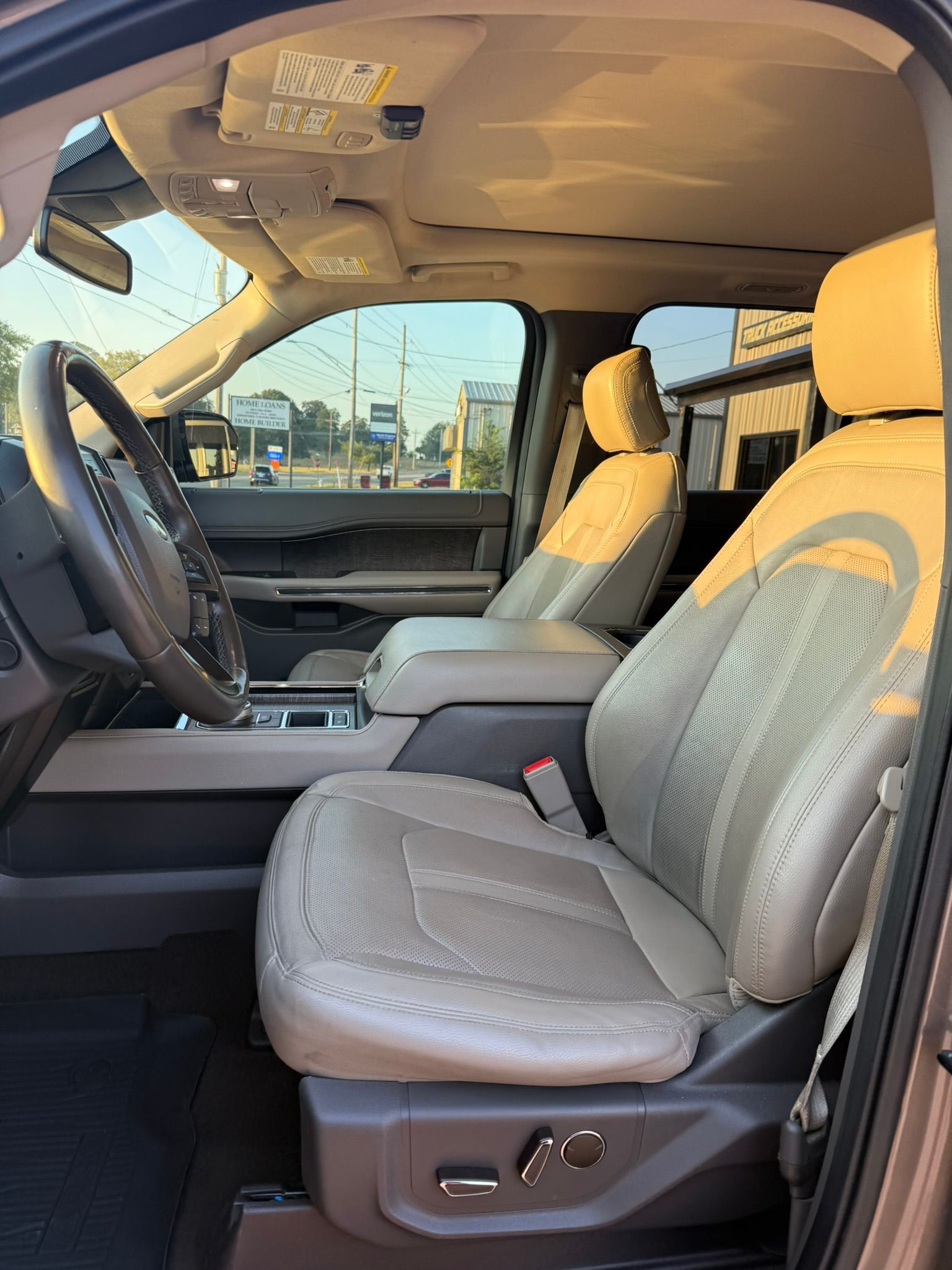 Used 2019 Ford Expedition Limited w/ Equipment Group 302A RWD image 5