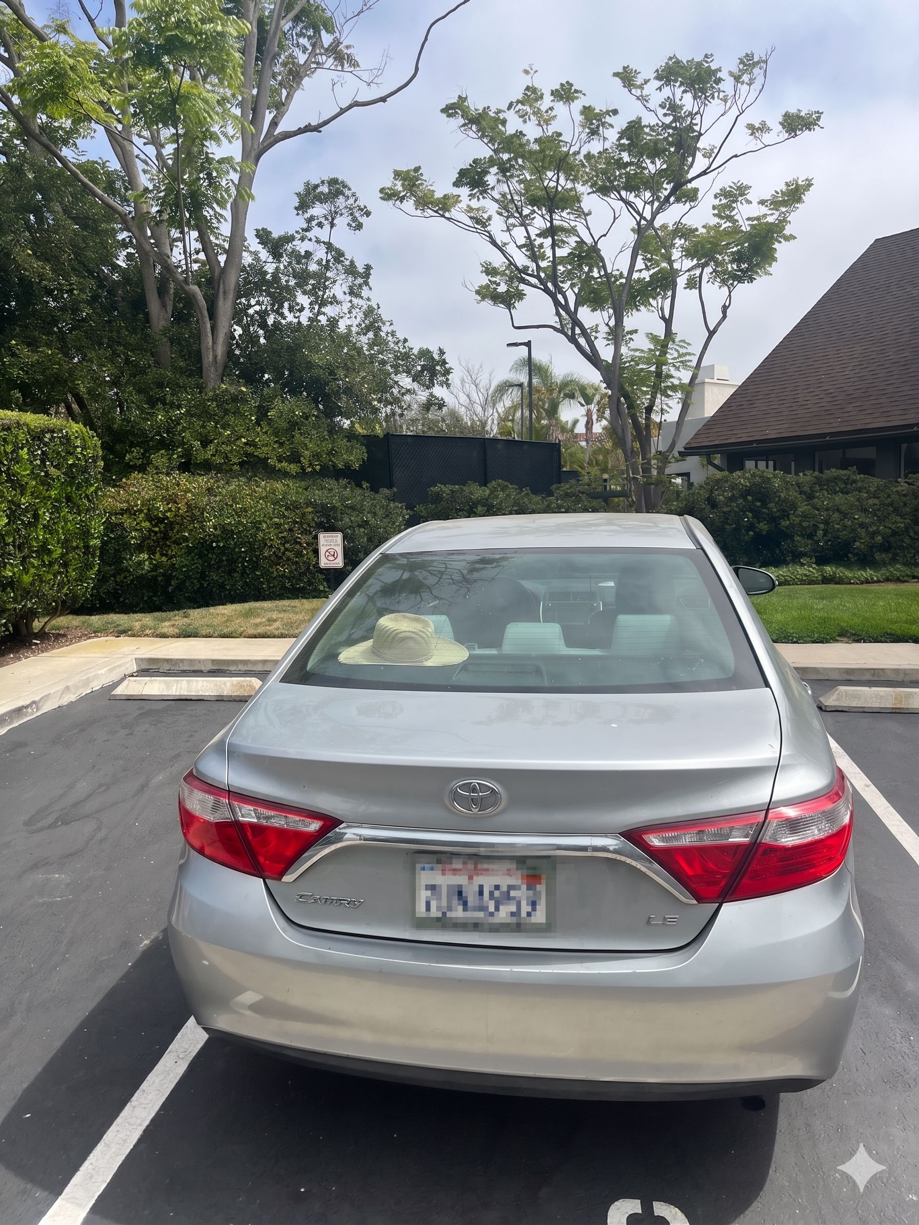 Used 2017 Toyota Camry LE FWD image 2