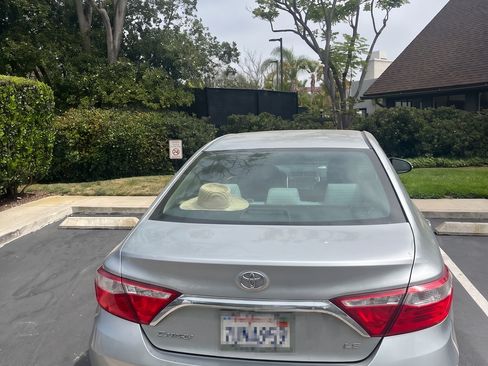 Used 2017 Toyota Camry LE FWD image 2