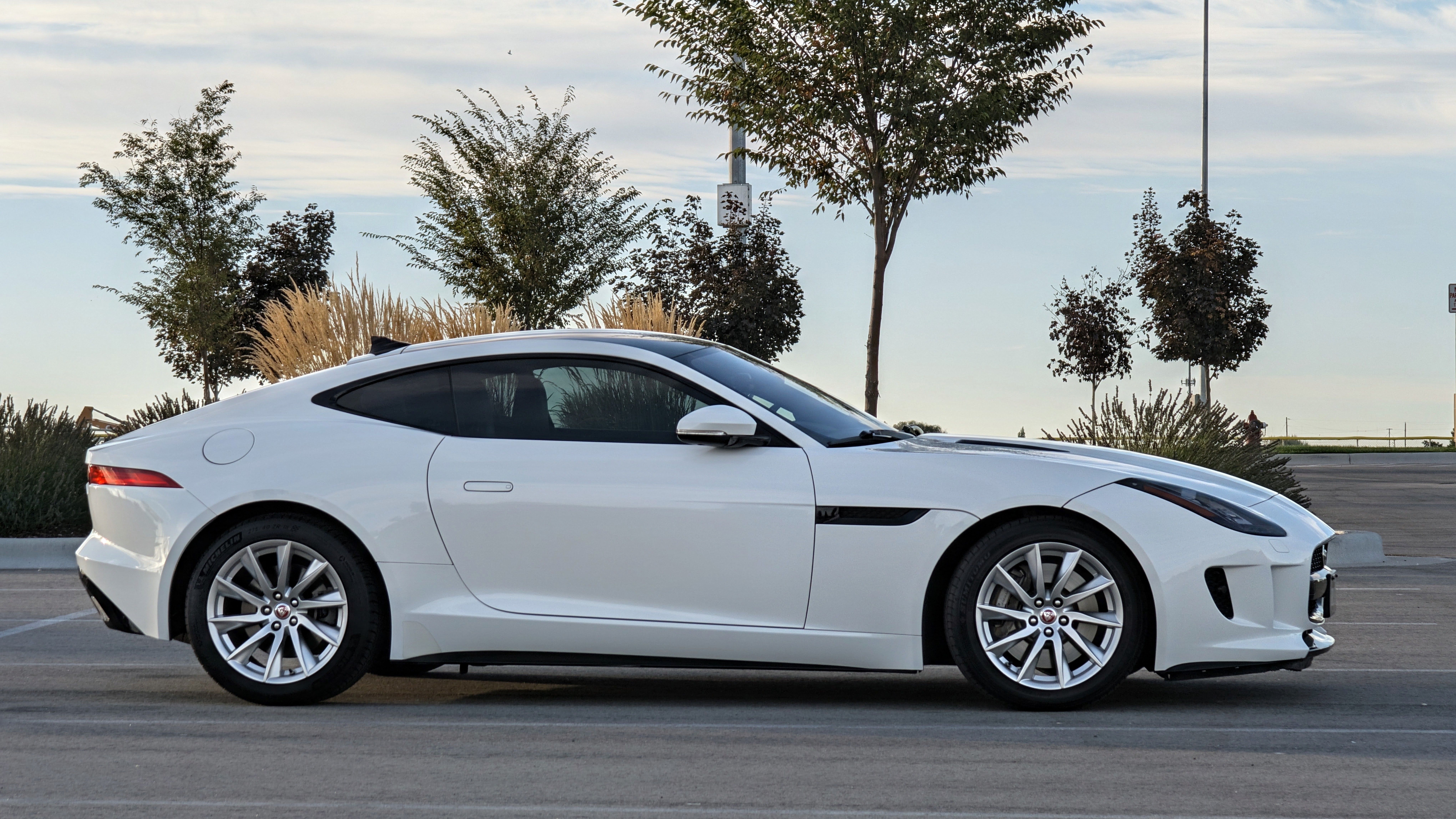 Used 2017 Jaguar F-TYPE Coupe RWD image 4
