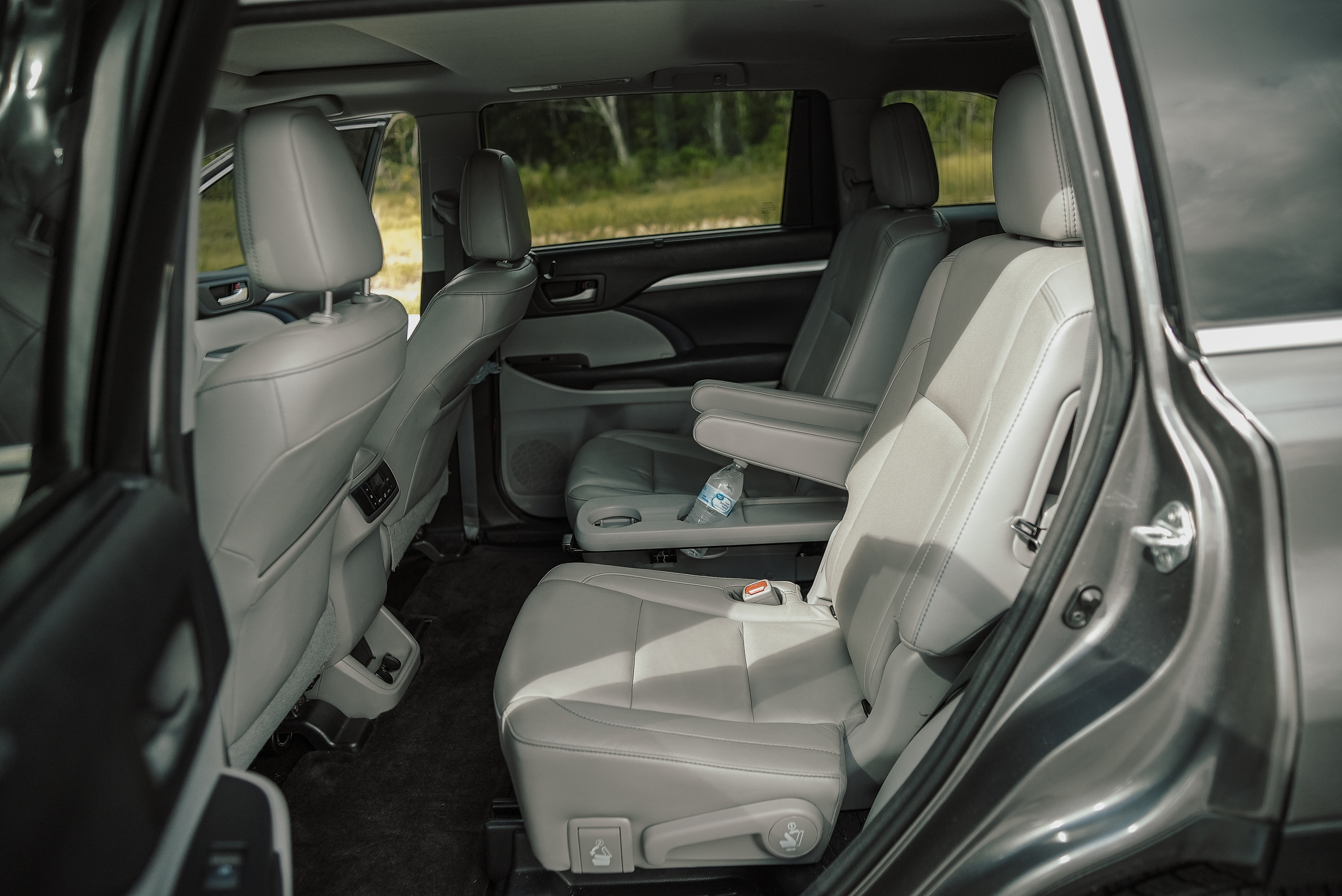 Used 2017 Toyota Highlander XLE FWD image 19