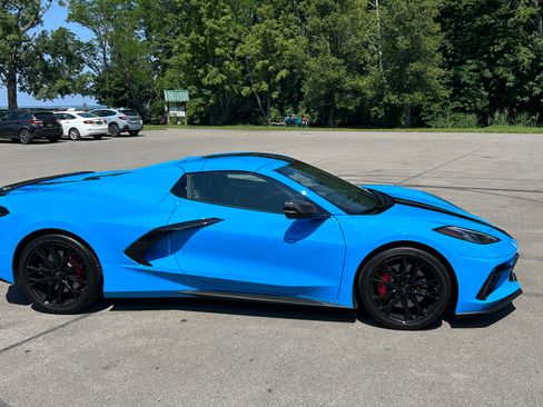Used 2023 Chevrolet Corvette Stingray Premium Conv w/ Z51 Performance Package RWD image 1