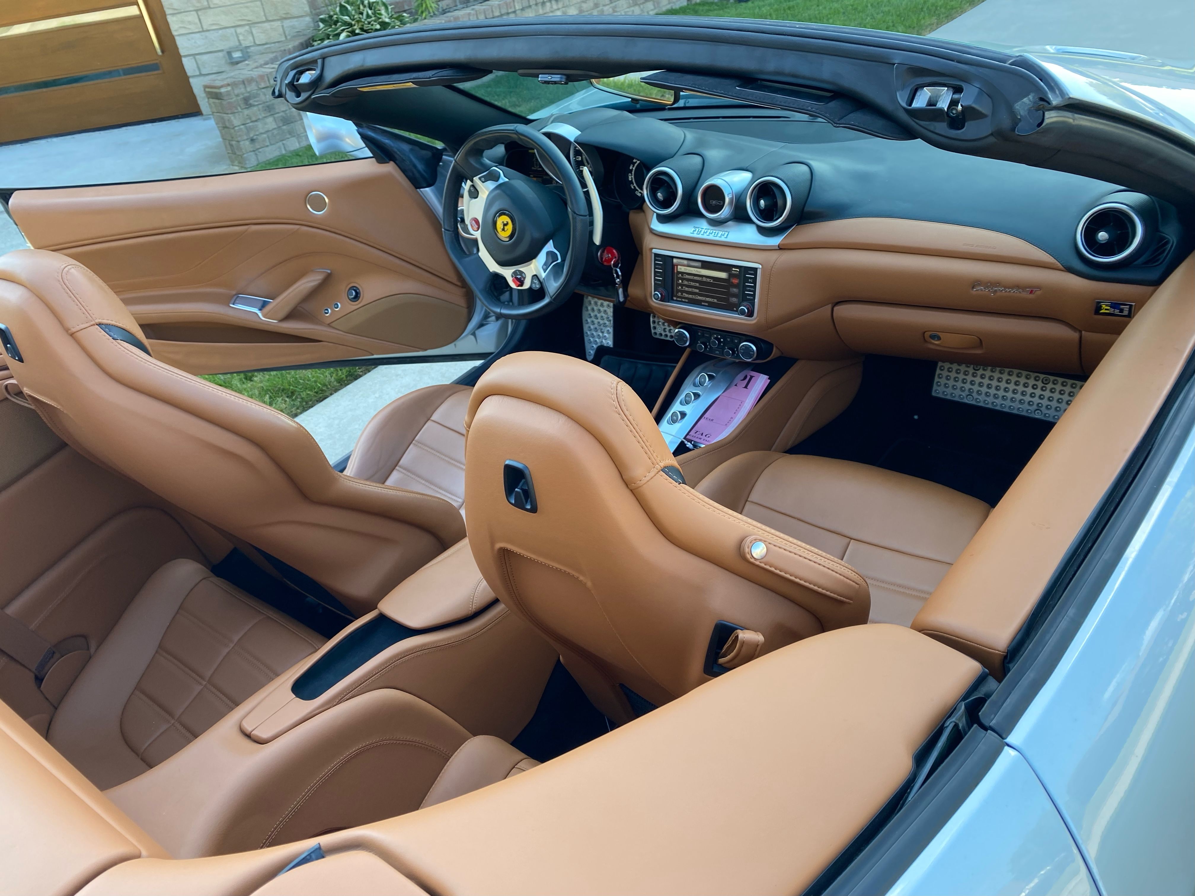 Used 2015 Ferrari California T RWD image 17