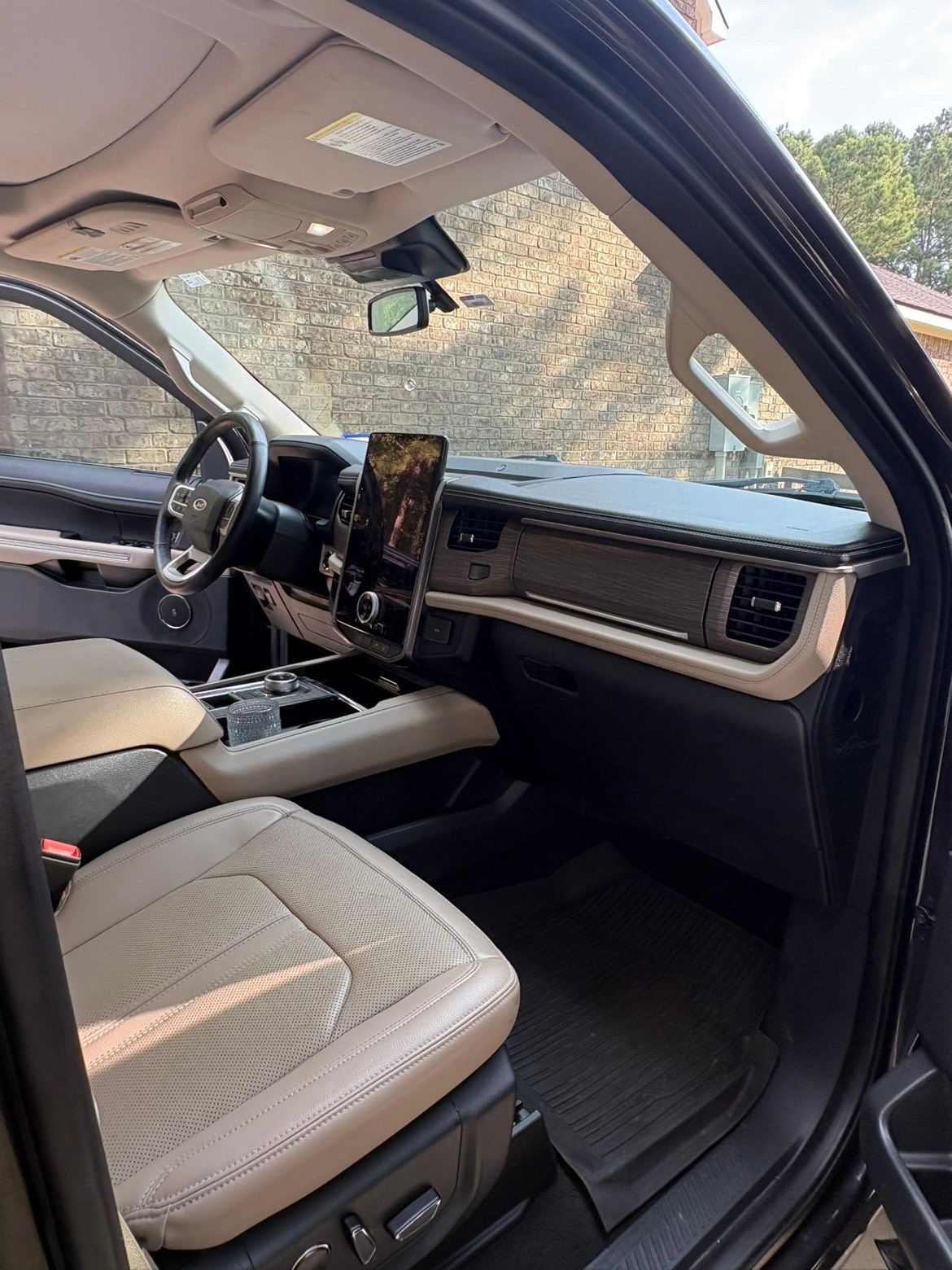 Used 2024 Ford Expedition Limited RWD image 5