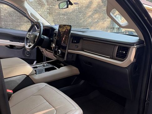 Used 2024 Ford Expedition Limited RWD image 5
