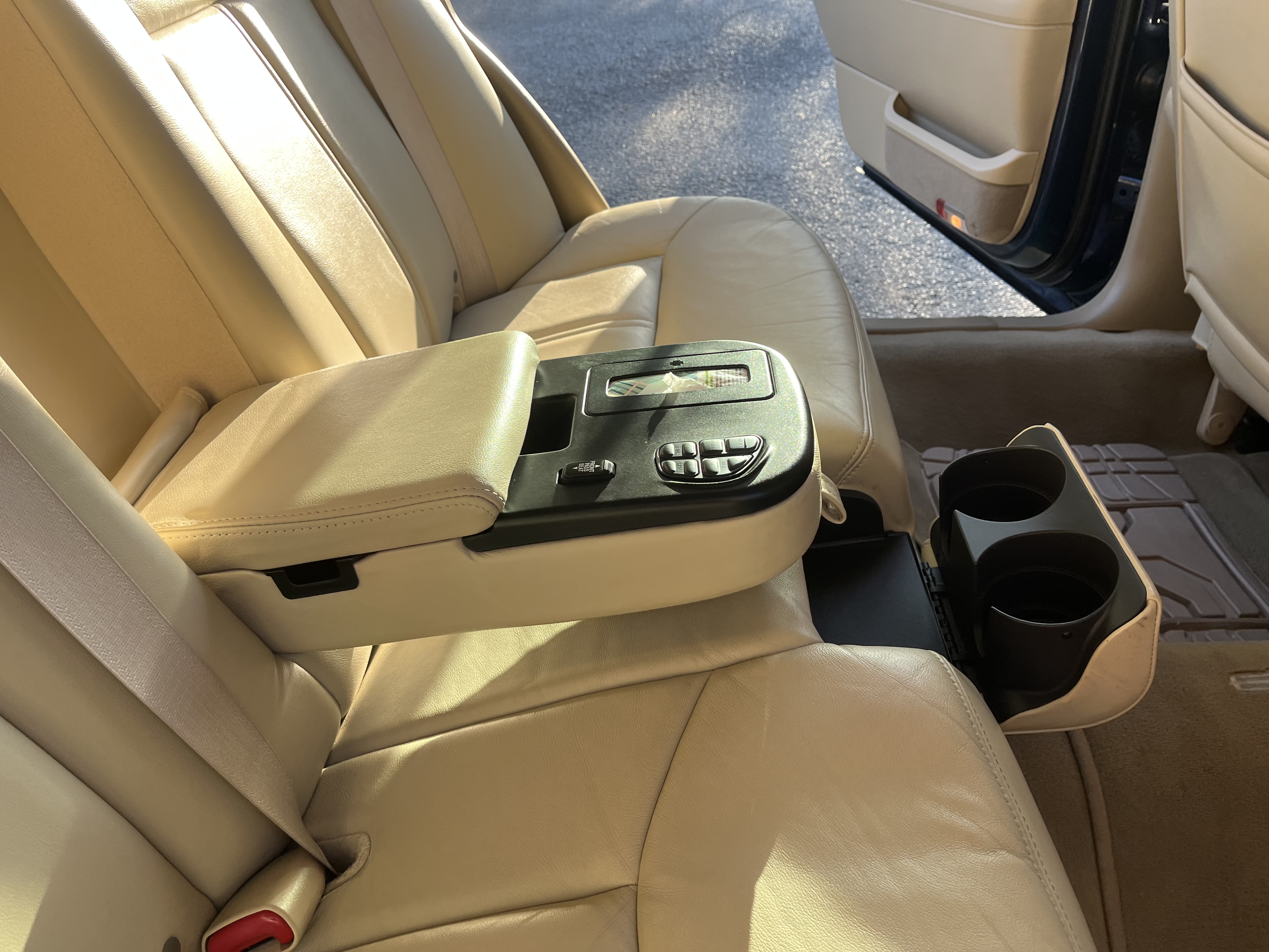 Used 2009 Lincoln Town Car Signature L RWD image 27