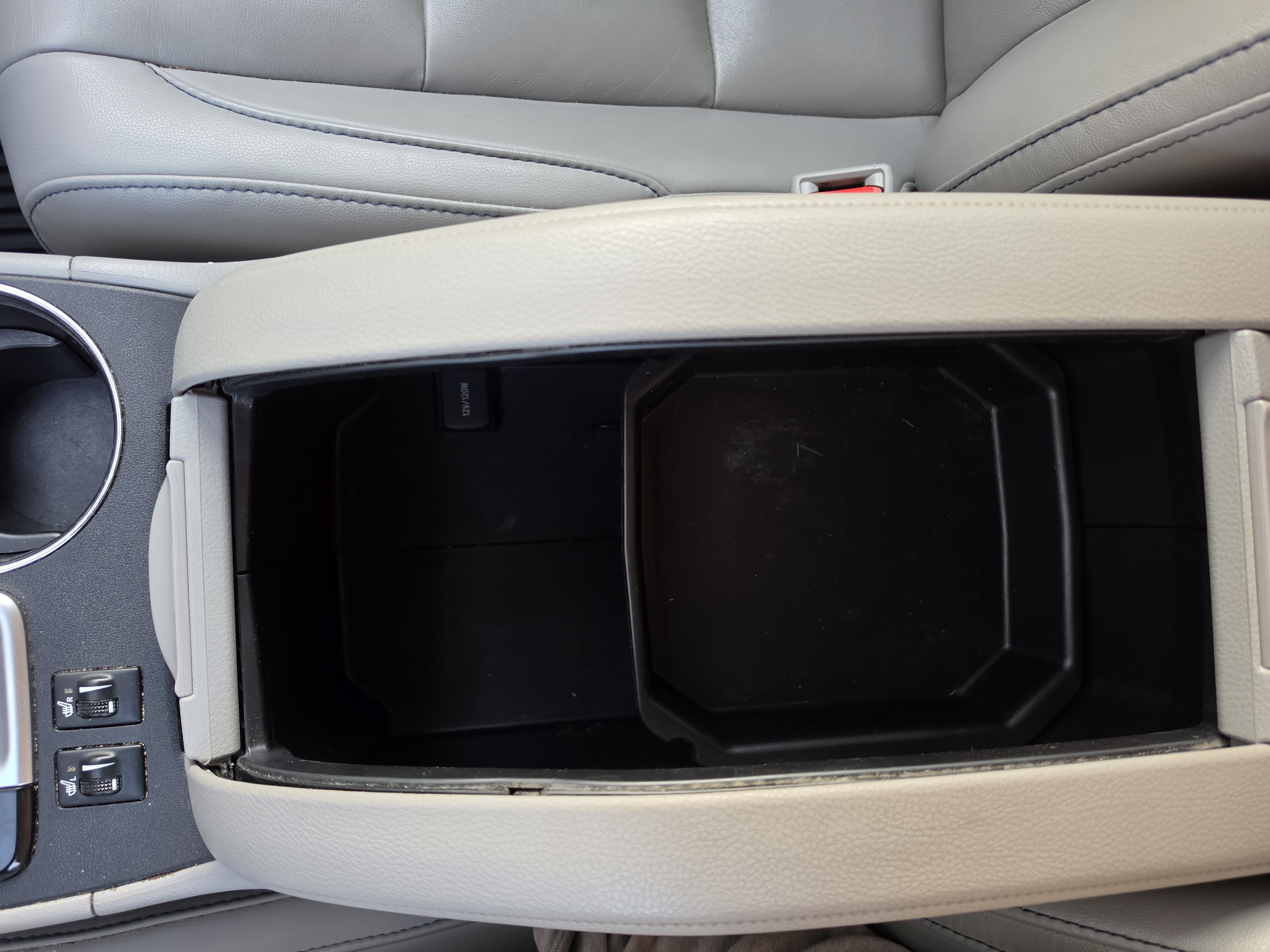 Used 2019 Toyota Highlander XLE AWD/4WD image 23