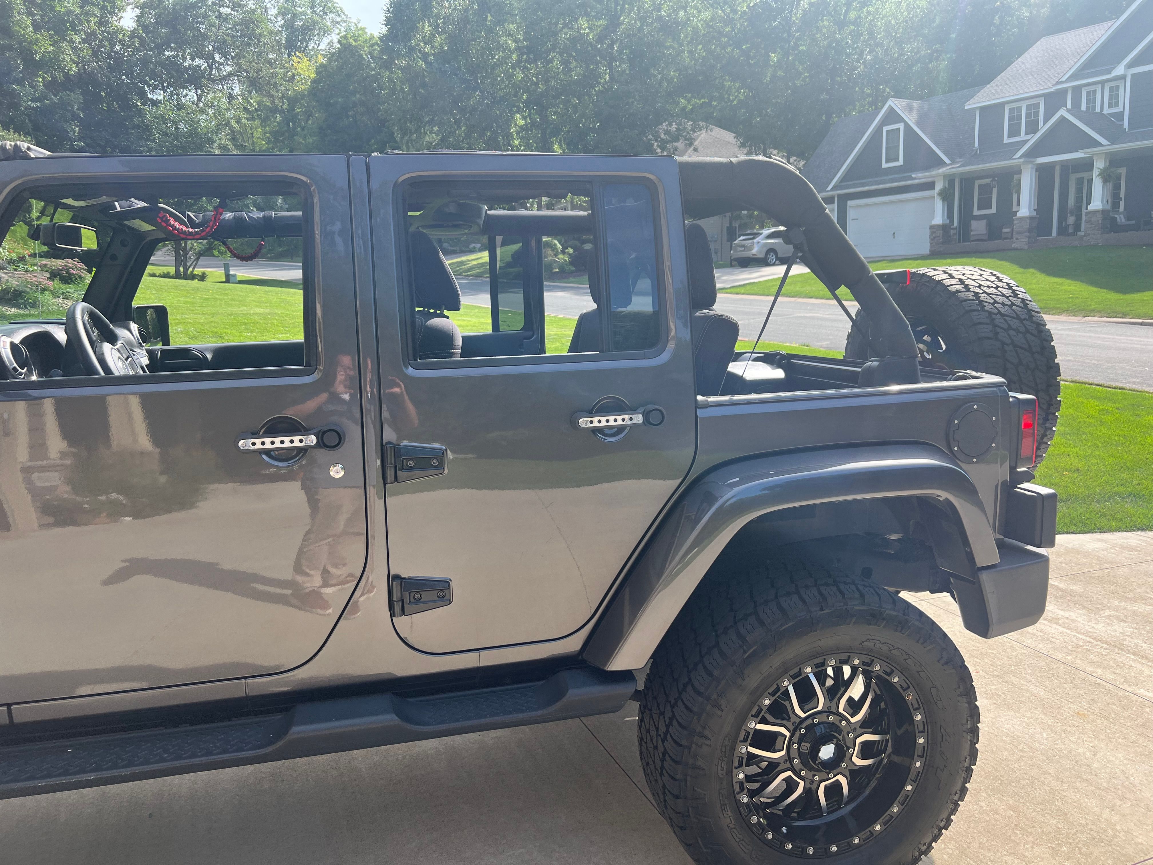 Used 2014 Jeep Wrangler Unlimited Sahara w/ Dual Top Group AWD/4WD image 4