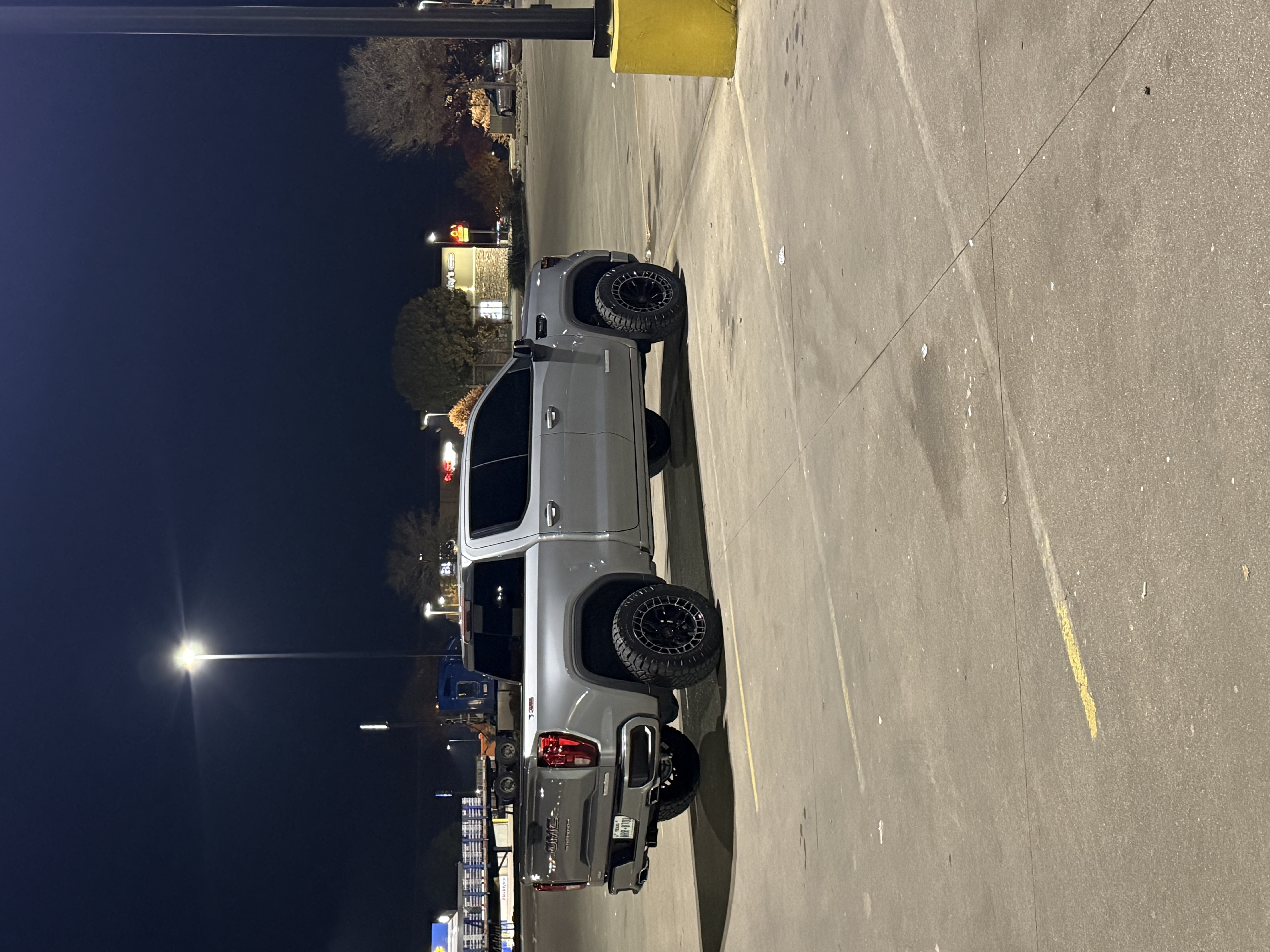Used 2025 GMC Sierra 1500 Elevation w/ Preferred Package AWD/4WD image 4