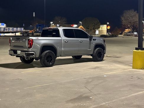 Used 2025 GMC Sierra 1500 Elevation w/ Preferred Package AWD/4WD image 4