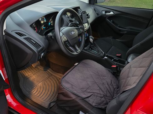 Used 2017 Ford Focus SE image 9