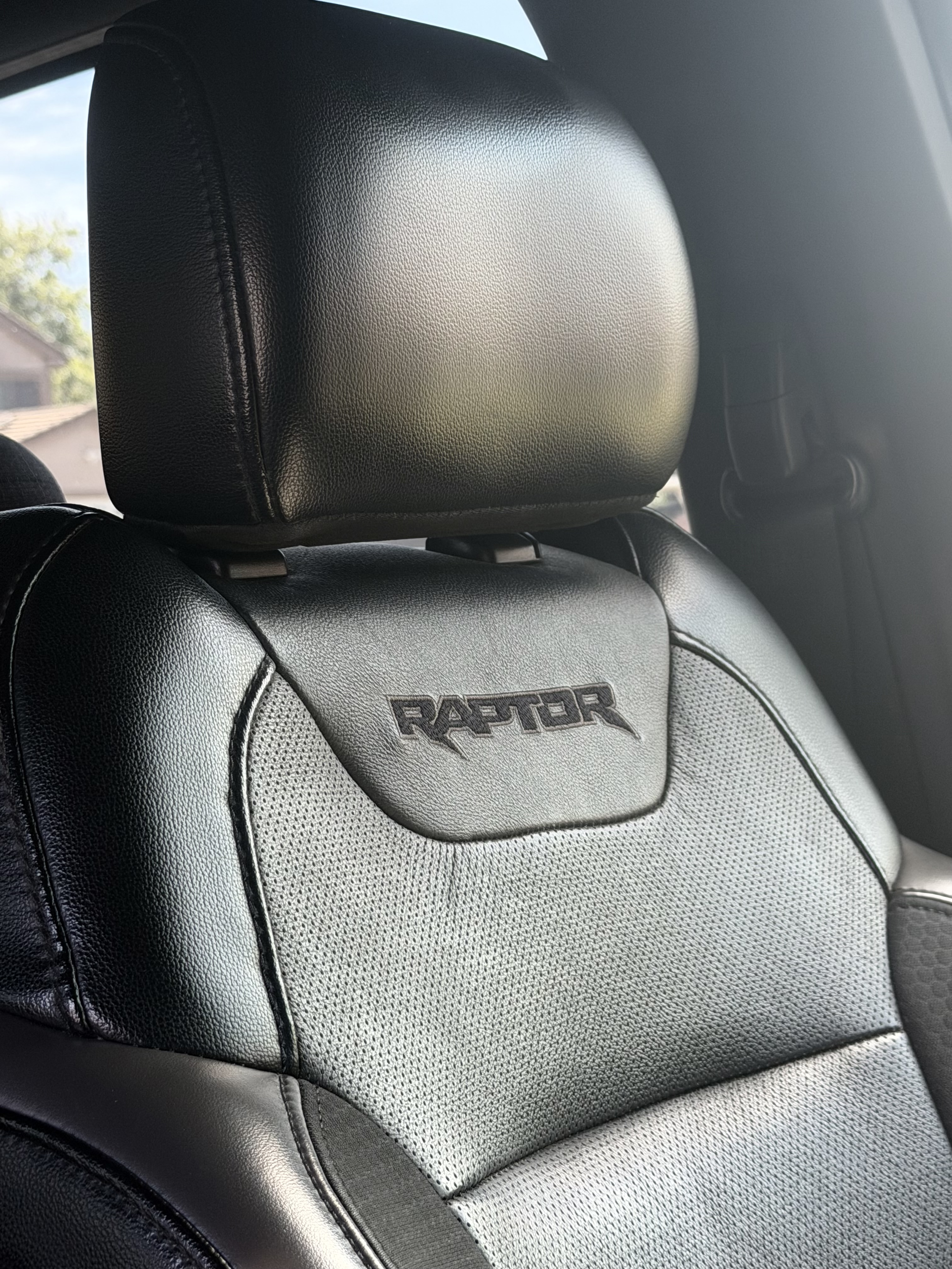 Used 2019 Ford F150 Raptor w/ Equipment Group 802A Luxury AWD/4WD image 15