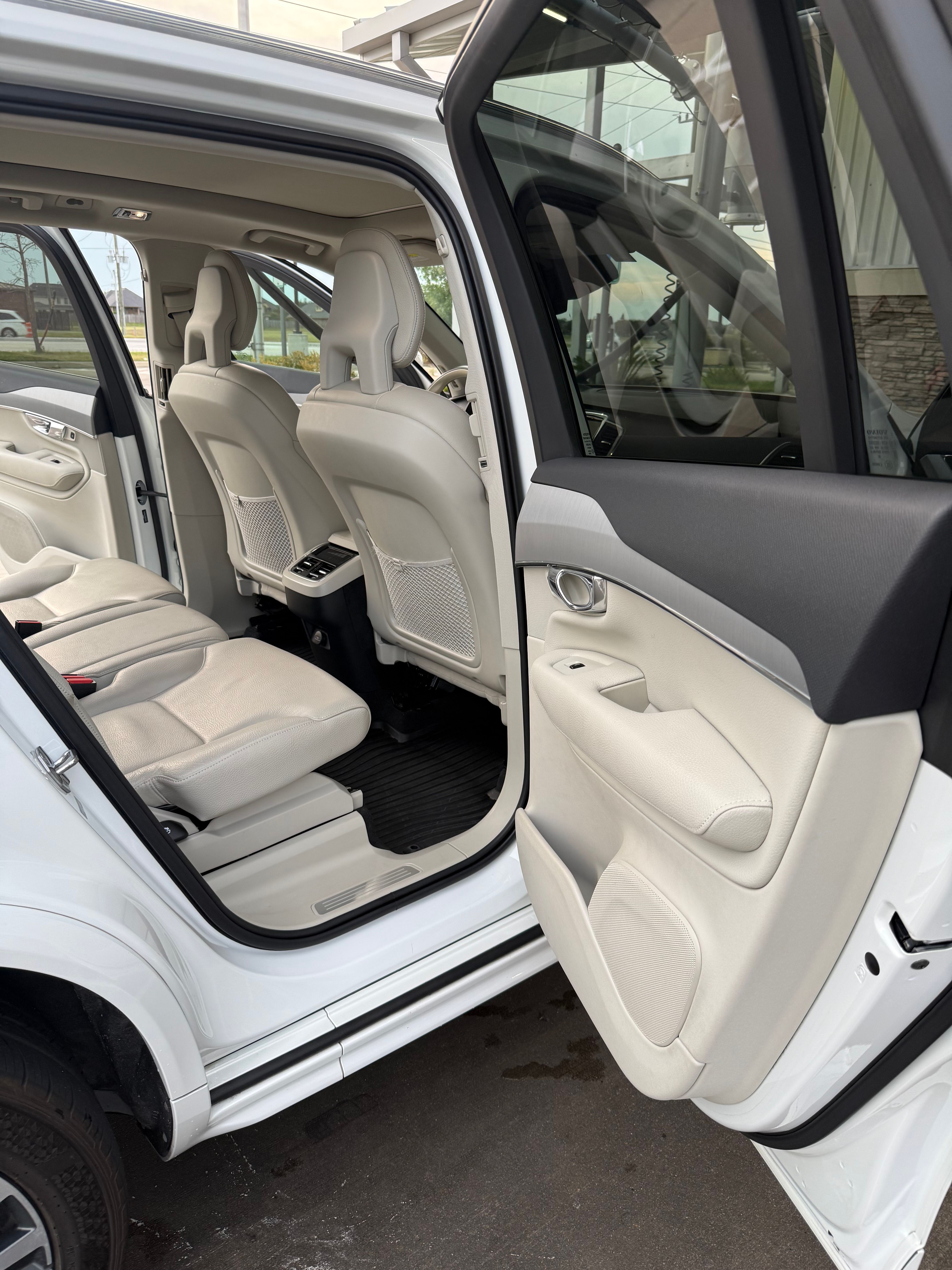 Used 2021 Volvo XC90 T5 Momentum w/ Protection Package Premier FWD image 20