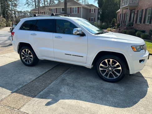 Used 2017 Jeep Grand Cherokee Overland w/ Trailer Tow Group IV image 4
