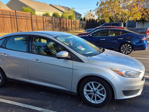 Used 2018 Ford Focus SE image 4