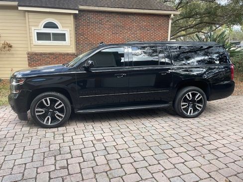 Used 2020 Chevrolet Suburban Premier w/ RST 6.2L Performance Edition image 5