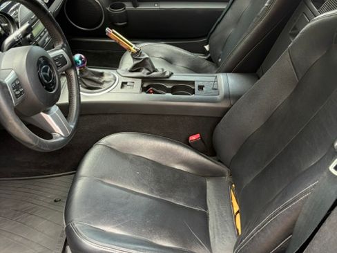 Used 2006 MAZDA MX-5 Miata Grand Touring w/ Premium Pkg RWD image 16