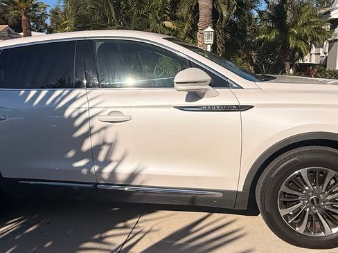 Used 2019 Lincoln Nautilus Select image 14