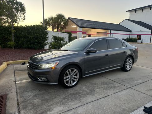 Used 2017 Volkswagen Passat 1.8T SE FWD image 4