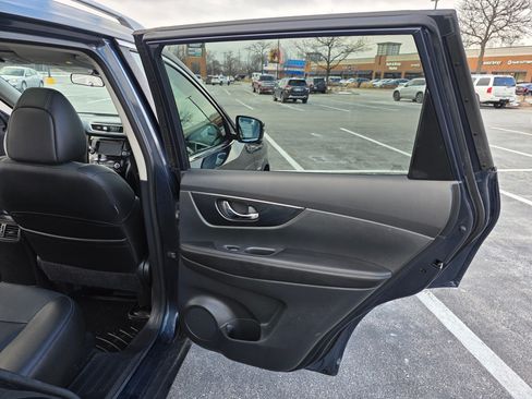 Used 2016 Nissan Rogue SL w/ SL Premium Package image 23