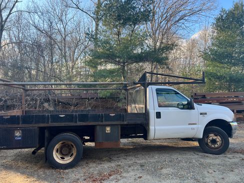 Used 2003 Ford F550 2WD Regular Cab Super Duty image 4
