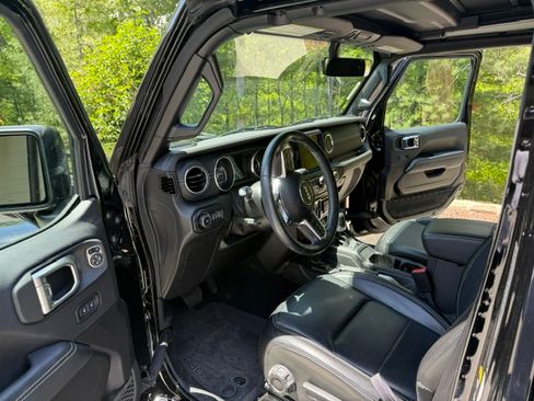 Used 2022 Jeep Wrangler Unlimited Sahara w/ LED Lighting Group AWD/4WD image 5