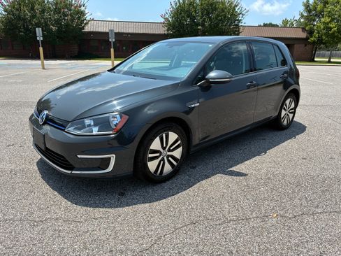 Used 2016 Volkswagen e-Golf SE FWD image 2
