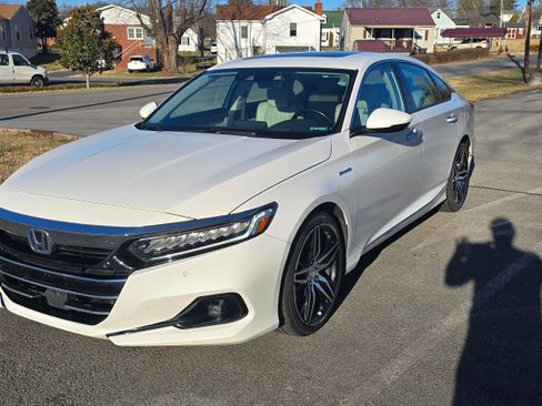 Used 2021 Honda Accord Touring image 1