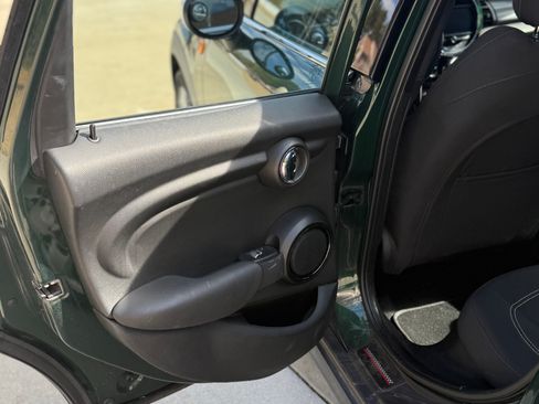 Used 2017 MINI Cooper 4-Door Hardtop image 14