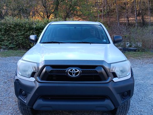 Used 2012 Toyota Tacoma 4x4 Regular Cab image 4