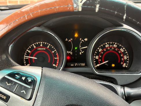 Used 2011 Toyota Highlander Limited w/ Tech Pkg image 1