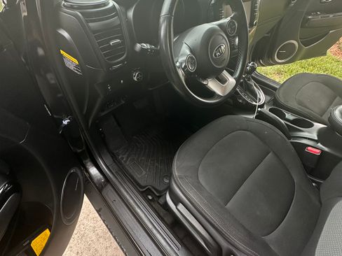 Used 2018 Kia Soul + w/ Audio Package FWD image 12