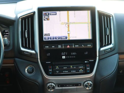 Used 2016 Toyota Land Cruiser image 12