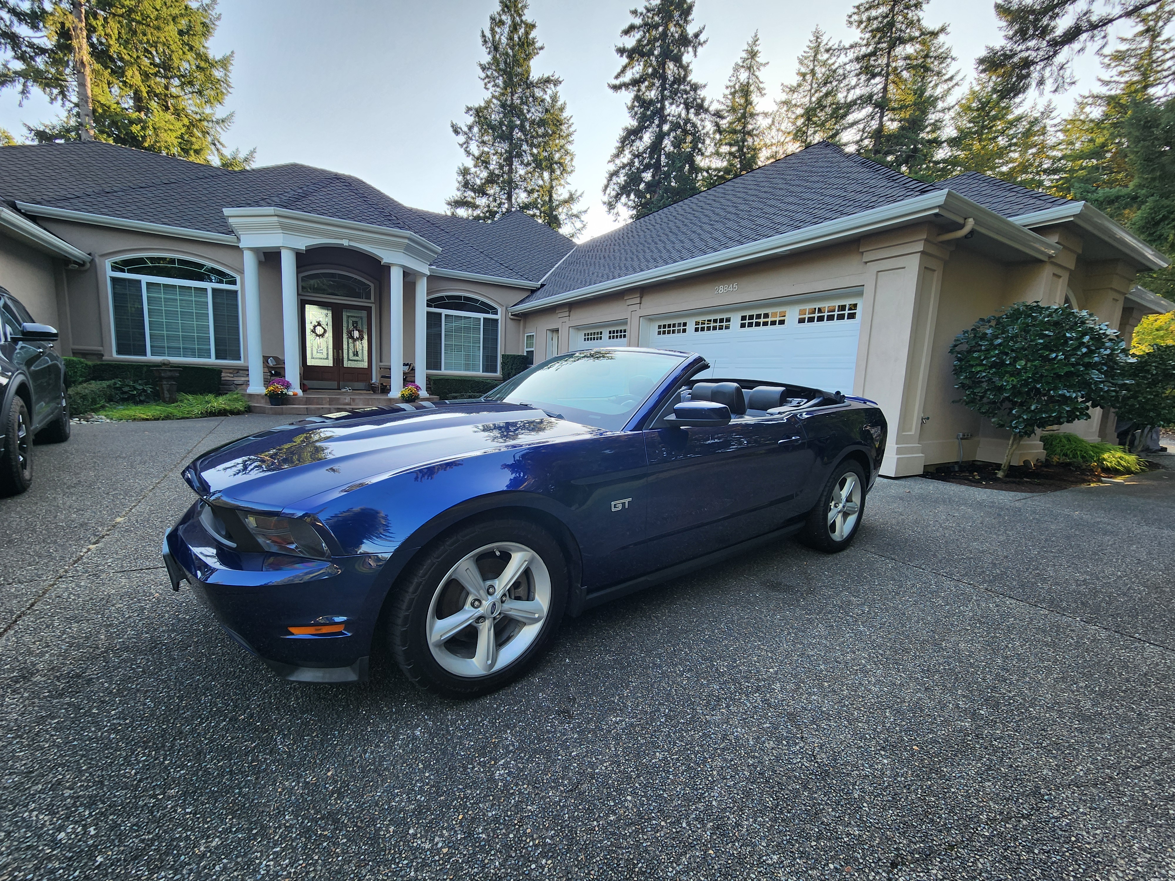 Used 2010 Ford Mustang GT RWD image 32