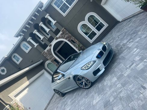Used 2012 BMW M6 Convertible RWD image 2