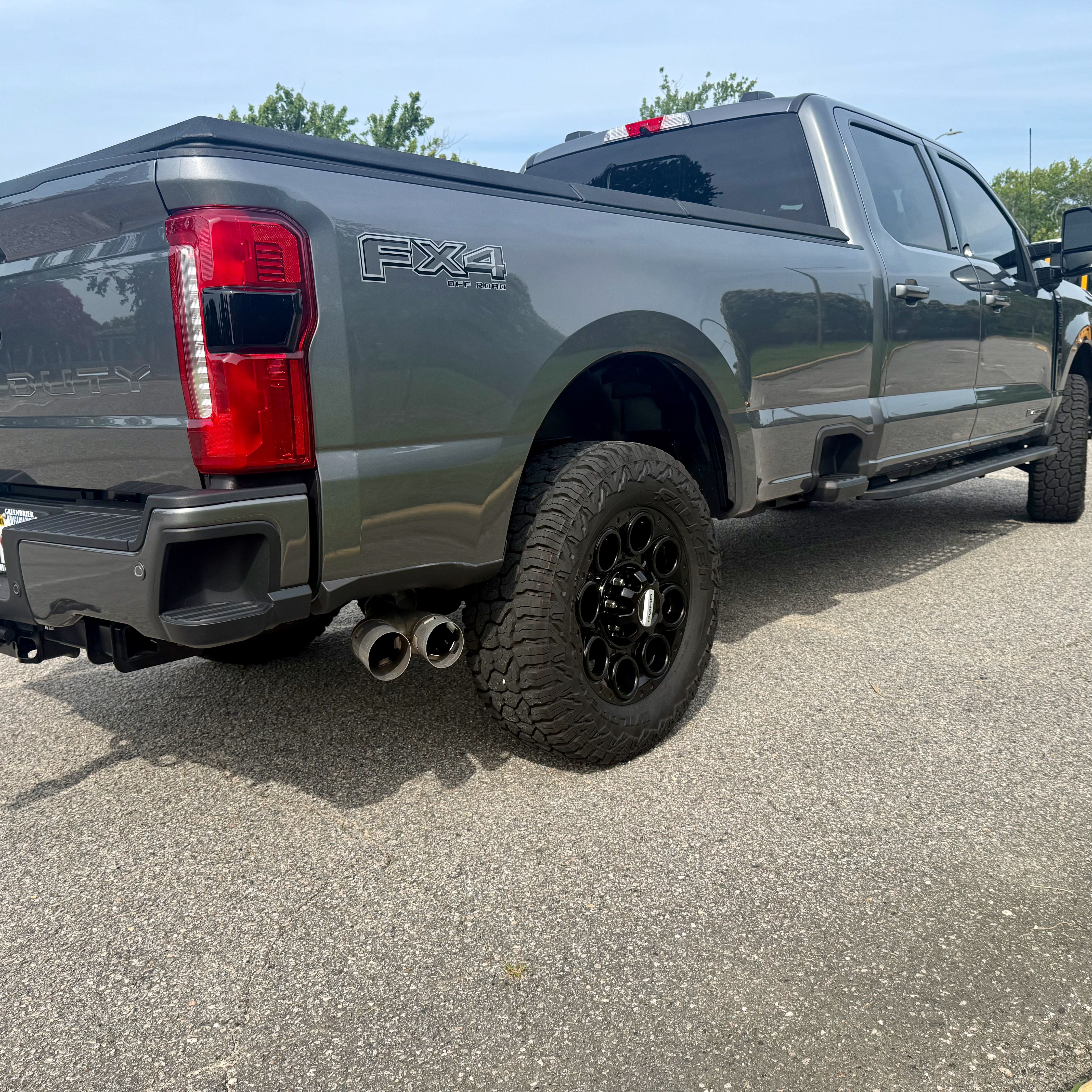 Used 2024 Ford F350 Lariat w/ Lariat Ultimate Package AWD/4WD image 4