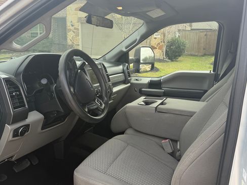 Used 2019 Ford F250 XLT w/ Snow Plow Prep Package image 9