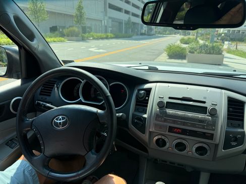 Used 2011 Toyota Tacoma 4x4 Access Cab V6 w/ TRD Off-Road Pkg image 15