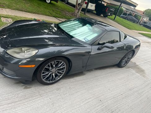 Used 2009 Chevrolet Corvette Coupe w/ Preferred Equipment Group RWD image 2