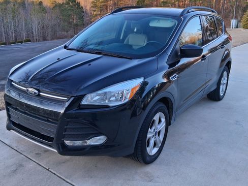 Used 2015 Ford Escape SE w/ Equipment Group 201A image 4