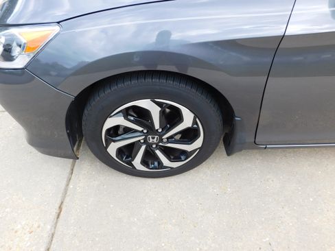 Used 2017 Honda Accord EX-L image 11
