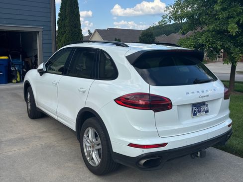 Used 2016 Porsche Cayenne AWD/4WD image 4