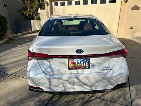 Used 2022 Toyota Avalon Limited image 12