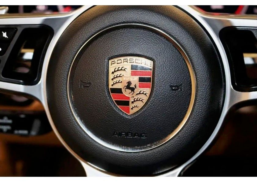 Used 2019 Porsche Cayenne AWD/4WD image 2