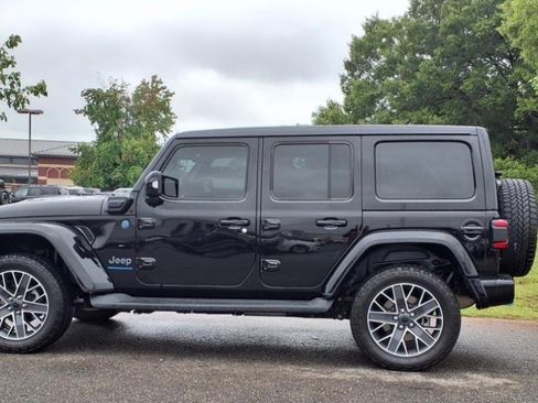 Used 2024 Jeep Wrangler High Altitude AWD/4WD image 2