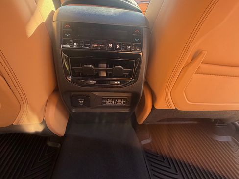 Used 2024 Jeep Grand Cherokee Summit image 5